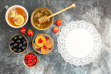 Breakfast photo with classic pancakes served with fruits and decorated napkin