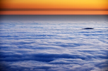 Obraz premium Alpine sea of clouds in sunset light