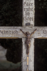 altes Grabkreuz