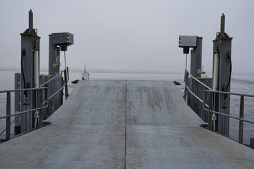 Fährenrampe am See bei Nebel