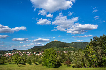 Stadt Neuffen mit Burg  Hohenneuffen, Schwäbische Alb, Baden-Württemberg