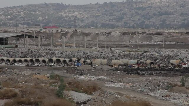 Wide shot video from landfill in Mexico city