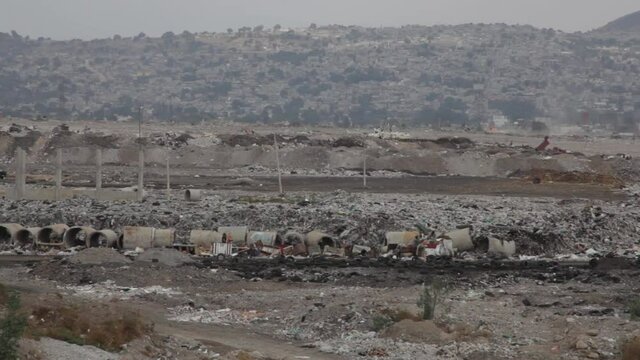 Wide shot video from landfill in Mexico city