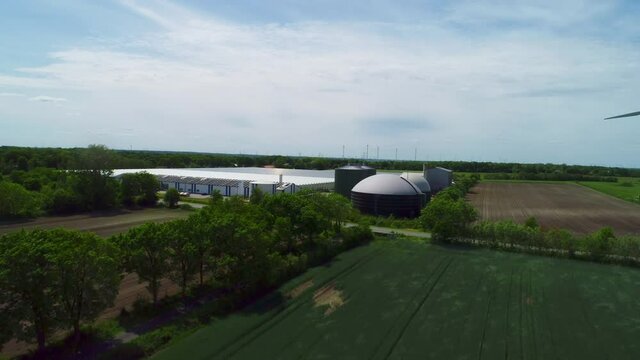 Biogasanlage aus der Luft Perspektive mit einer Drohne aufgenommen