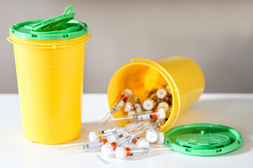Boite à seringues de pharmacie pour la collecte 