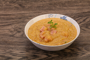 Peas cream soup with smoked ribs