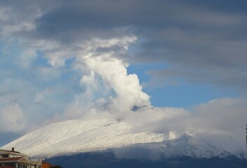 Fototapeta premium clouds in the mountains