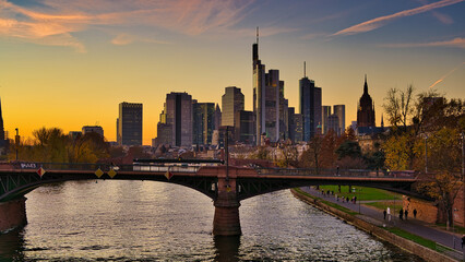 Obraz premium Frankfurt Skyline Abenddämmerung 