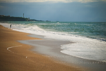 plage et phare de Biarritz sur la côte basque