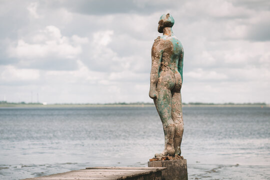 Nackte Statue am Strand von Dangast