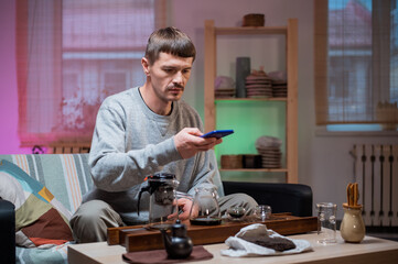 The master of tea harmonies teaches his subscribers in social networks the correct location of the...