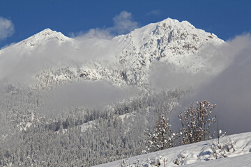 neve in valle e sulla Rocca (Corno Nero o Schwarzhorn); Val di Fiemme, Trentino