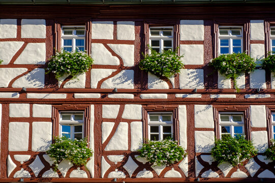 Germany, Bavaria, Volkach, Half-timbered cloth house, windows with flowers