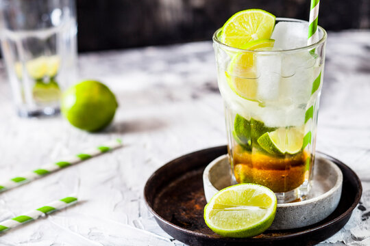 Glass of traditional Brazilian&Ocirc;&oslash;&Omega;caipirinha&Ocirc;&oslash;&Omega;cocktail