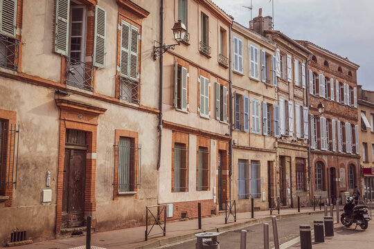France, Haute-Garonne, Toulouse, Row of old townhouses