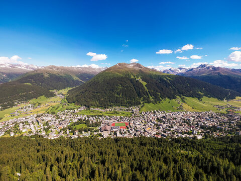 Davos, Stadtzentrum, Blick z. Jakobshorn, Graub&radic;&ordm;nden, Schweiz