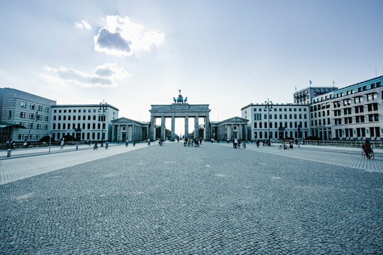 Germany, Berlin, Pariser Platz with¬†Brandenburg Gate in background