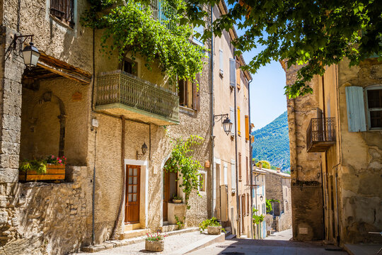 Fototapeta Streets in the ancient village of Montbrun-les-Bain, Provence, France