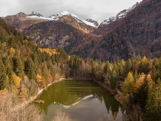 Foto aeree del foliage autunnale in Val Formazza