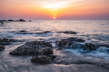 Obraz premium Sunset beach in Thailand, long exposure.
