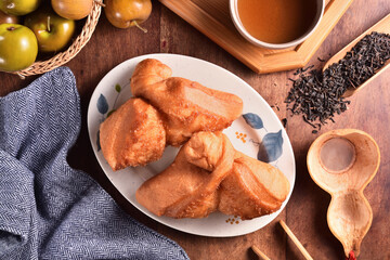 Shuangbaotai (Horse Hooves)  is a popular street food in Taiwan 