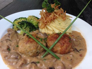 German meatballs in mushroom sauce, served with potato mash topped with fried onions and broccoli
