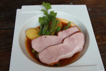 Green bean stew with smoked pork and green beans