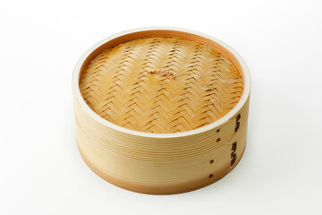 白い背景の上のせいろ　Chinese bamboo steamer basket isolated on white background