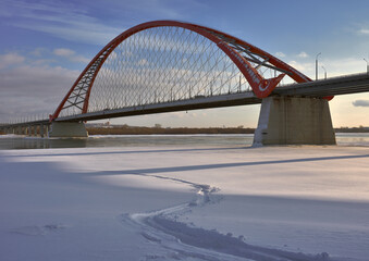 Obraz premium Bugrinskij bridge in Novosibirsk in winter