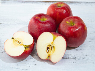 日本のリンゴ「紅玉」：酸味がありジャムやアップルパイに適した品種