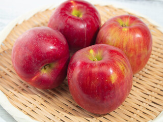 日本のリンゴ「紅玉」：酸味がありジャムやアップルパイに適した品種