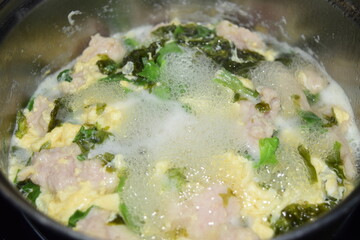 Minced pork soup with fragrant chicken eggs, great flavor from Thailand, takes over 4 hours to boil, giving you a warm feeling.