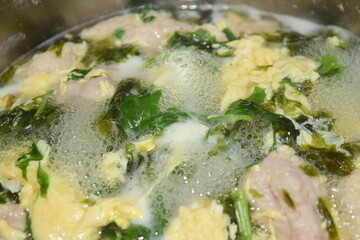 Minced pork soup with fragrant chicken eggs, great flavor from Thailand, takes over 4 hours to boil, giving you a warm feeling.