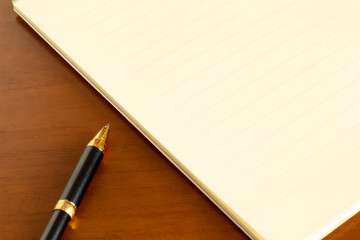 手紙を送るための便箋とボールペン