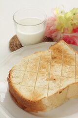 Toasted bread with cut pattern on dish