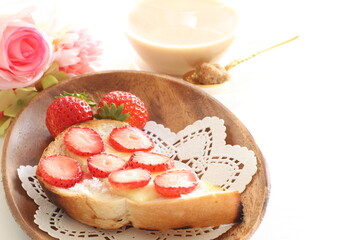 Obraz na płótnie Canvas Homemade strawberry and cheese sugar toast for healthy gourmet breakfast