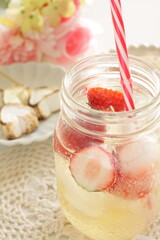 strawberry soda and chocolate chips cookie