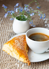 Samosa with apples and sesame seeds