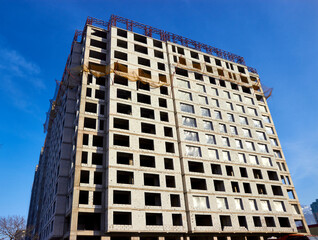 Fototapeta na wymiar monolithic apartment house with cellular concrete walls under construction 