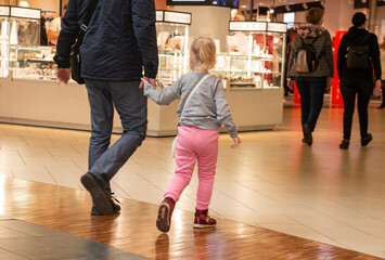 father and daughter go shopping in the mall