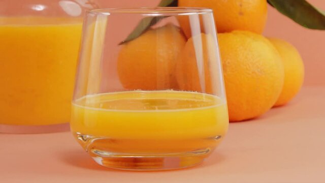 Gota de zumo de naranja