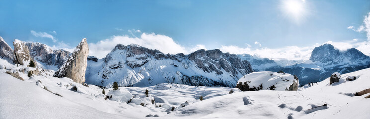 Fototapeta na wymiar Panorama einer winterlichen Berglandschaft