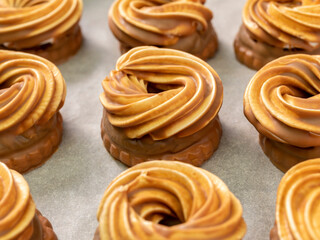 Obraz na płótnie Canvas Chocolate chip cookies with cream sprinkled with cinnamon. Delicious homemade baked closeup.