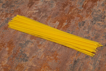 Dry raw spaghetti for bowling