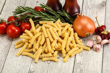 Raw Italian wheat pasta - Fusilli