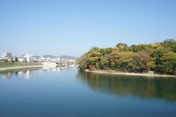 Fototapeta na wymiar Asahi River and Tsukimi Bridge in Okayama prefecture, Japan - 月見橋と旭川 岡山県 日本