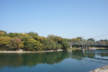 Fototapeta na wymiar Asahi River and Tsukimi Bridge in Okayama prefecture, Japan - 月見橋と旭川 岡山県 日本