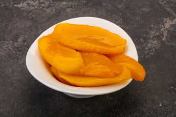 Sweet mango slices in syrop