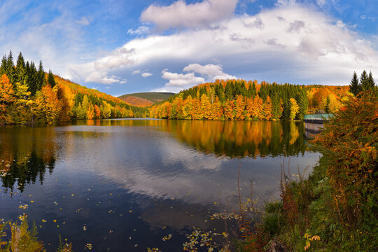 Idyllischer Bergsee im Th&uuml;ringer Wald