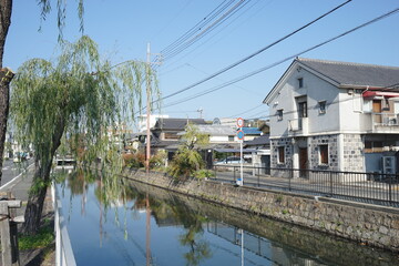 Fototapeta na wymiar Kurashiki canal with green willow, old Japanese town in Okayama prefecture - 日本 岡山県 倉敷 美観地区
